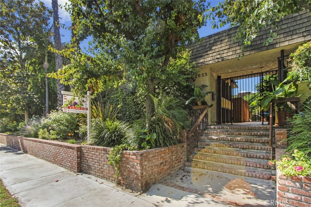 Stunning split-level Town house for Lease with 2 bedrooms and 2.5 bathrooms located in the heart of Sherman Oaks. Upon entering the unit, you are greeted with a fabulous floor-plan with laminate flooring, baseboard moldings, high ceilings with crown moldings and recessed lighting throughout. The step-down living room features a dry bar, large mirrored backdrop with a fireplace, as well as access to your private patio, ideal for outdoor seating. In the kitchen you will find mosaic tile back-splash, wooden cabinetry with metal handle detailing, stainless steel appliances and granite counter-tops with bar stool seating! All two bedrooms are bright and spacious. The Master bedroom is an en-suite with a large walk-in closet and a private bathroom with a granite counter top. Wonderful community amenities include a resort style like pool and spa with outdoor seating and an abundance of mature trees, great for extra shade during warmer days. Ideal for someone that can walk to Ventura Blvd and all the restaurants and shops!