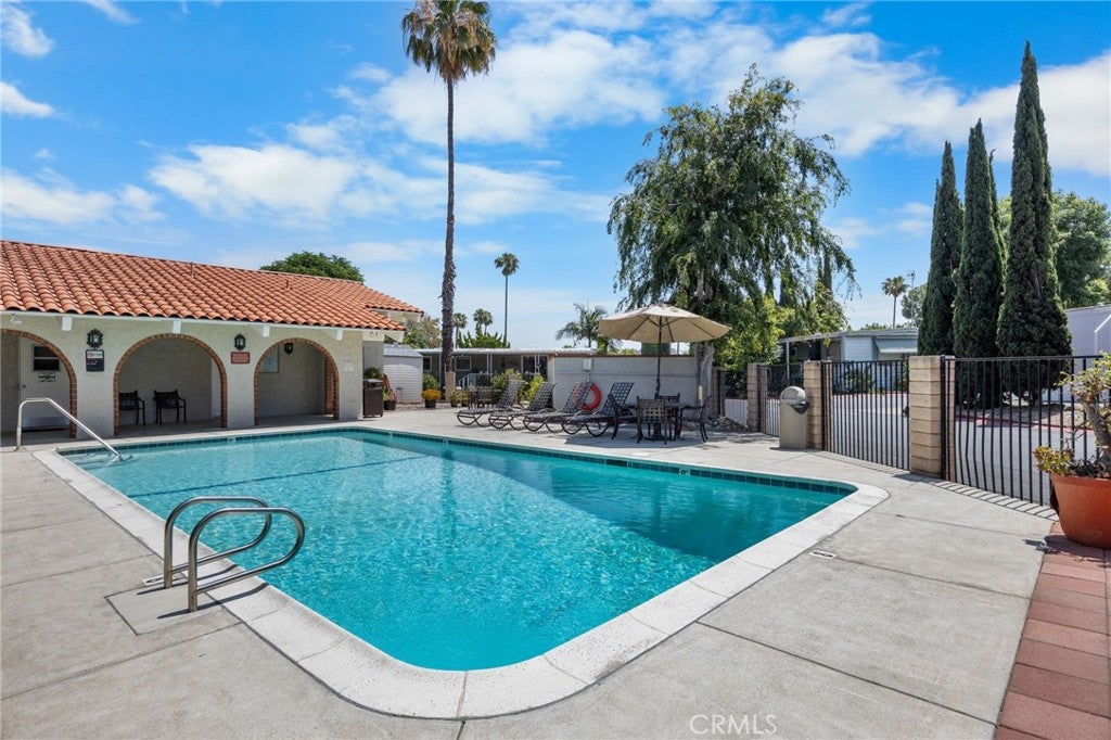 995 Pomona Road 88