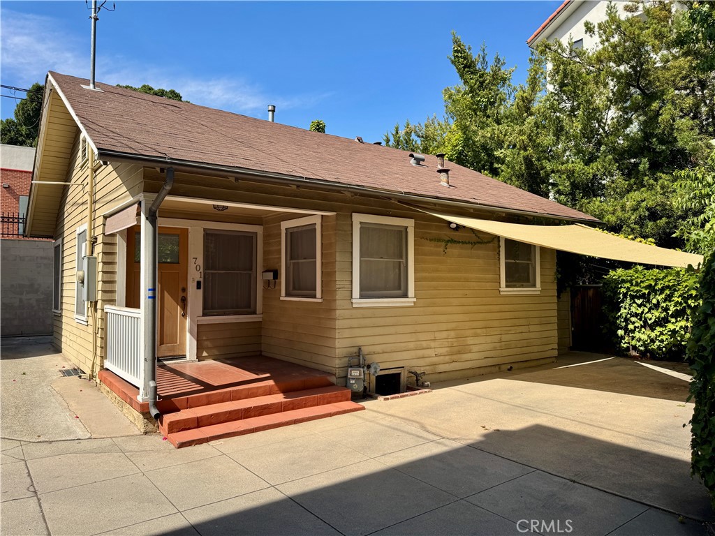 One Bedroom, One Bathroom Back House with Washer and Dryer Hookups in Unit - By Playhouse District Pasadena and Lake Ave
(Please Note: We DO NOT post on Craigslist or Facebook! If you find this listing fraudulently posted on Craigslist or Facebook, please flag and report the listing immediately)
Beautiful Spanish style One Bedroom, One Bathroom Back House with hardwood flooring situated at the end of a quiet and private driveway. A laundry room with Washer and Dryer hookups is conveniently located inside the unit with ample space to install your Washer and Dryer. An outdoor storage unit is included behind the unit.
This property is conveniently located in the heart of Pasadena, CA near Lake Ave, with many neighboring restaurants, LA Fitness, shopping, and Caltech all walking distance with quick and easy access to the 210 Freeway. Lush landscaping throughout the community promotes an atmosphere of quiet enjoyment.
-Security Deposit: 1 months Rent. We are looking for a credit score of 650 and above with total monthly income of at least 3 times the monthly rent.
-Utilities Included: Water and Sewer, and Trash (Tenant responsible for Electricity, Gas)
-Appliances Included: Wall-Mounted A/C Unit, Refrigerator, Microwave, Oven
-Laundry: Washer and Dryer Hookups located in Laundry Room inside unit to install your Washer and Dryer (Appliances Not Included). Community Laundry Facility located on site as well.
-Parking: One Parking Space
-No pets allowed.
-Maximum number of occupants: 2
-One year lease minimum
We are looking for a resident(s) who have great credit, is courteous to their neighbors, complies with property rules, and wants to live in an exceptional studio in a prime location in Pasadena!