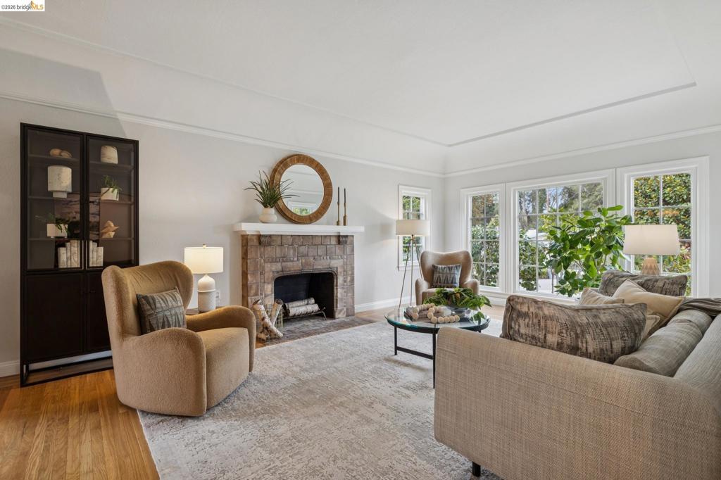 8 Hopkins Ct