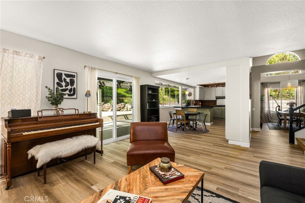 28835 Sierra Peak