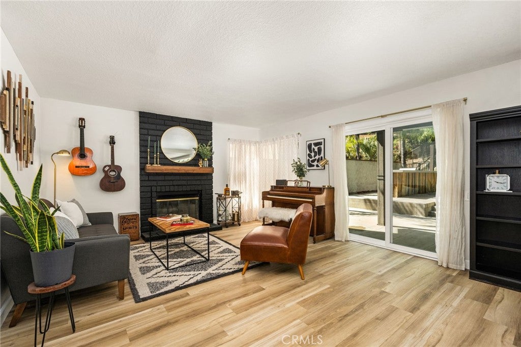 28835 Sierra Peak