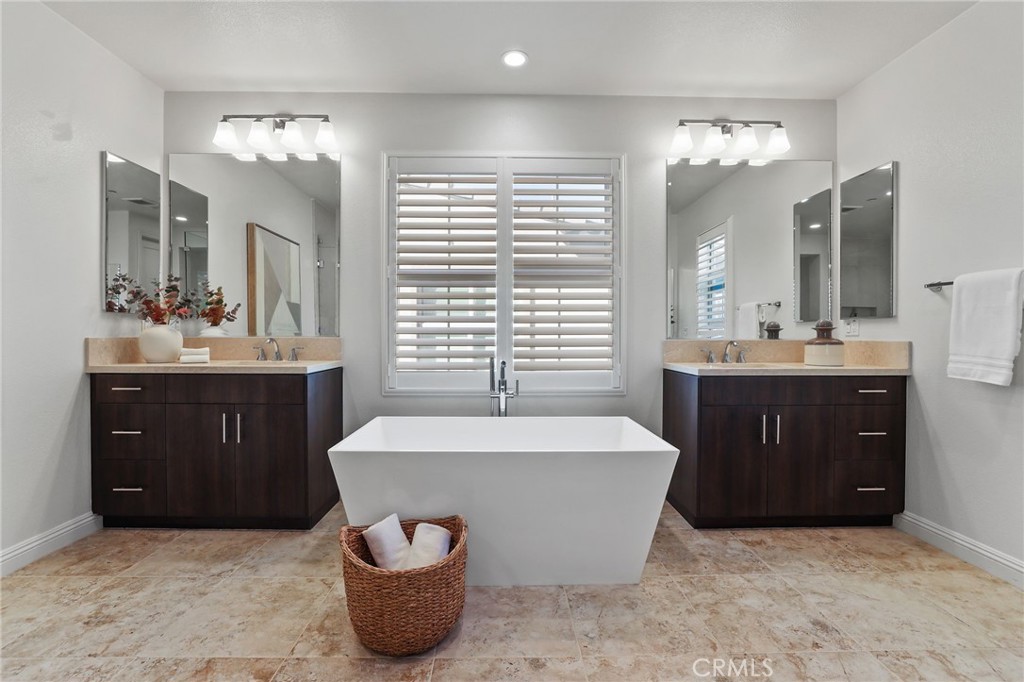 THE OAKS - Residential