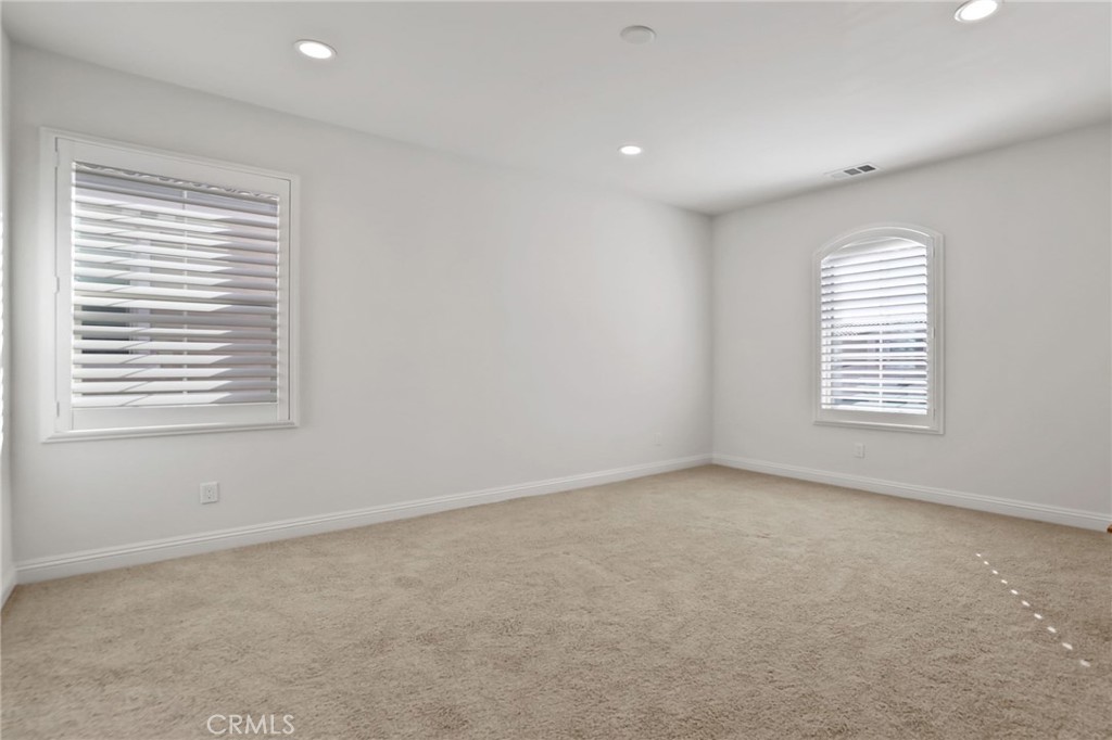 THE OAKS - Residential