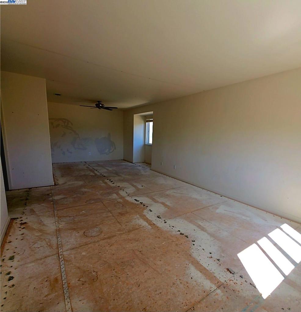 MONTGOMERY ESTAT - Residential