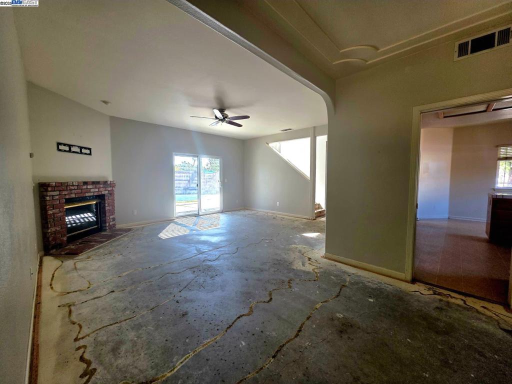 MONTGOMERY ESTAT - Residential