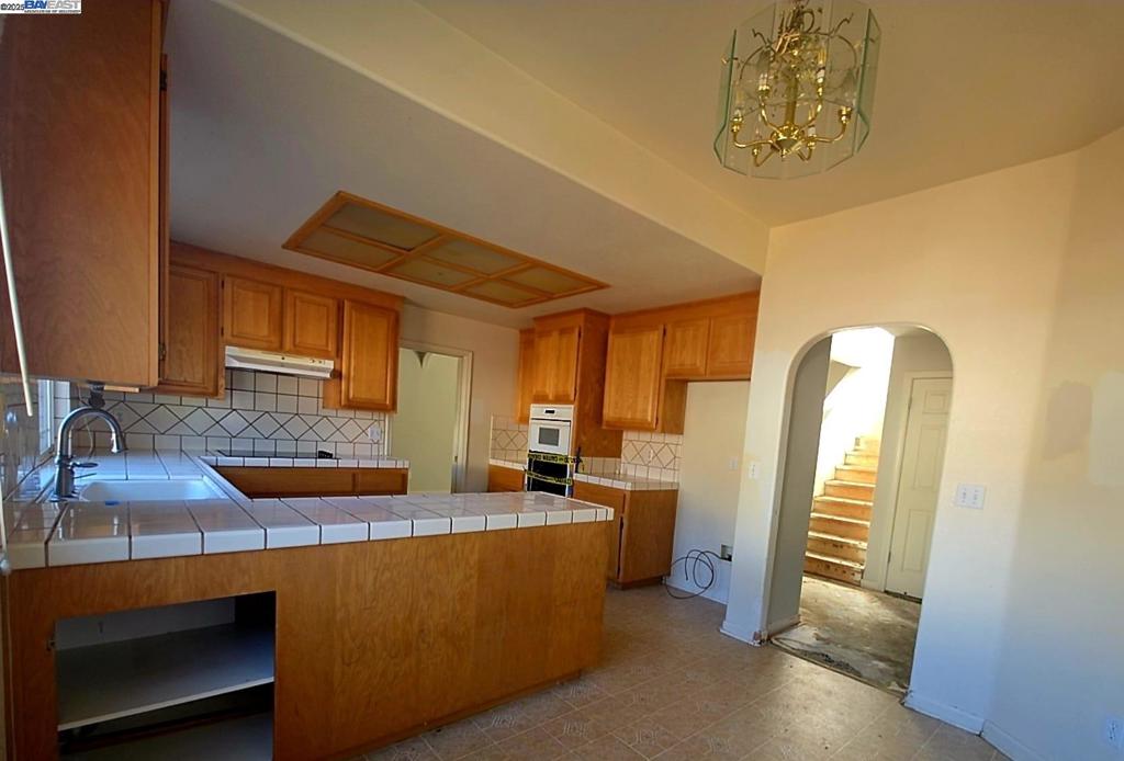 MONTGOMERY ESTAT - Residential