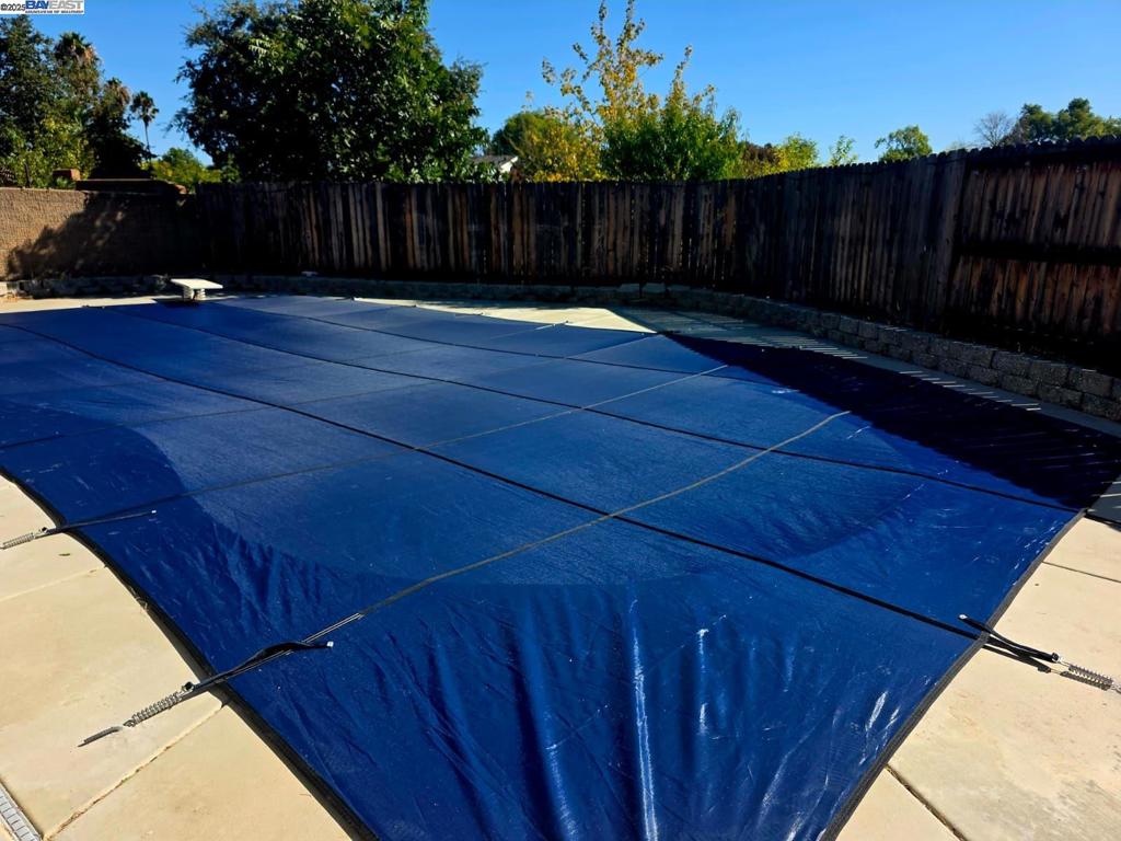 MONTGOMERY ESTAT - Residential