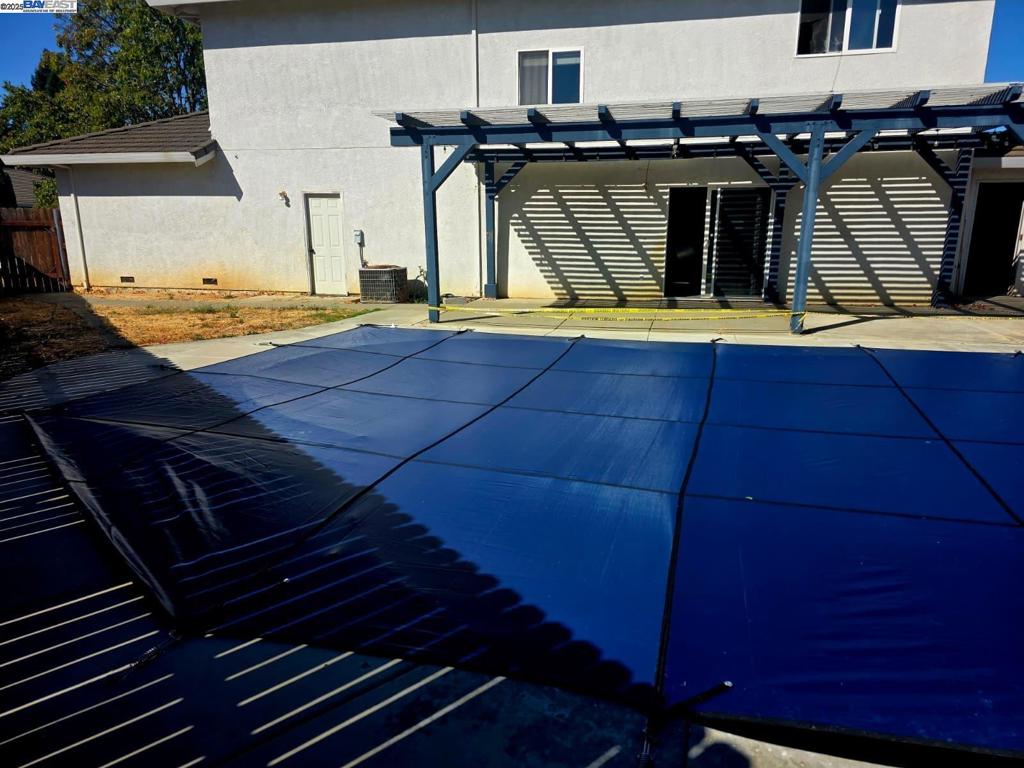 MONTGOMERY ESTAT - Residential