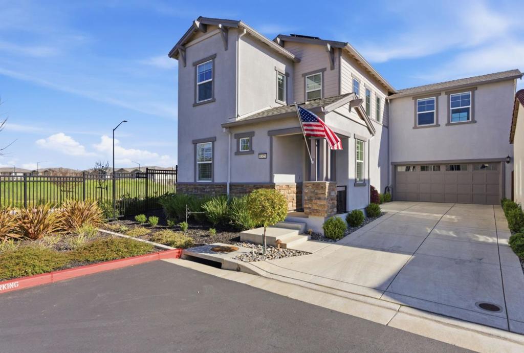 1325 Hernandez Way