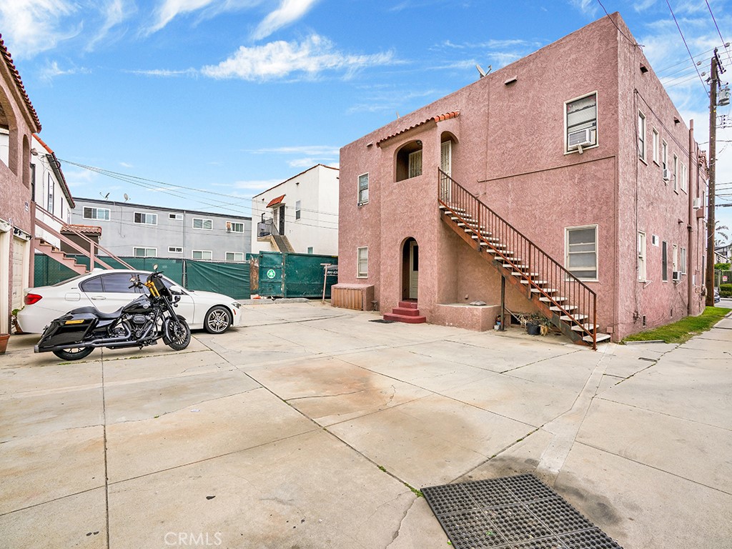 1407 Obispo Avenue