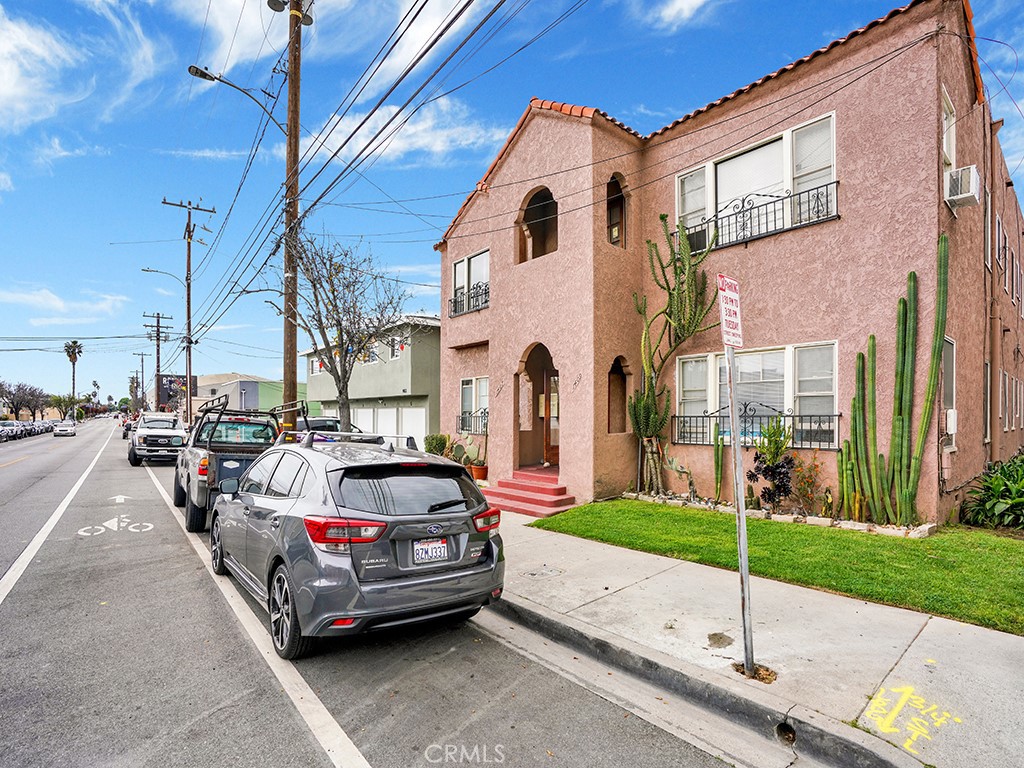 1407 Obispo Avenue