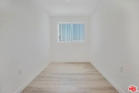 Photo of 10918 Camarillo Street #301, North Hollywood, CA 91602 (MLS # 26769653)