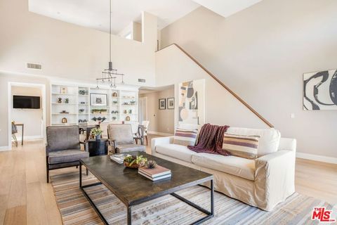 Photo of 10511 Ashton Avenue #305, Los Angeles, CA 90024 (MLS # 26722629)