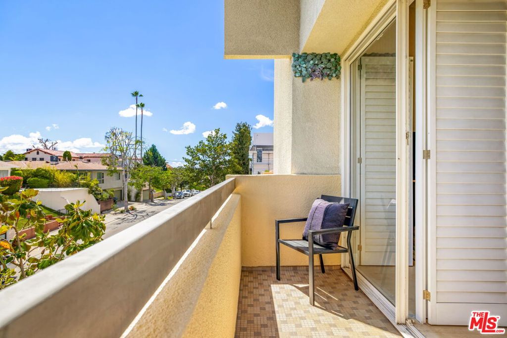 10511 Ashton Avenue 305