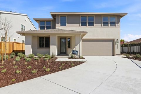 Photo of 7344 Ailes Court, Gilroy, CA 95020 (MLS # ML82037372)