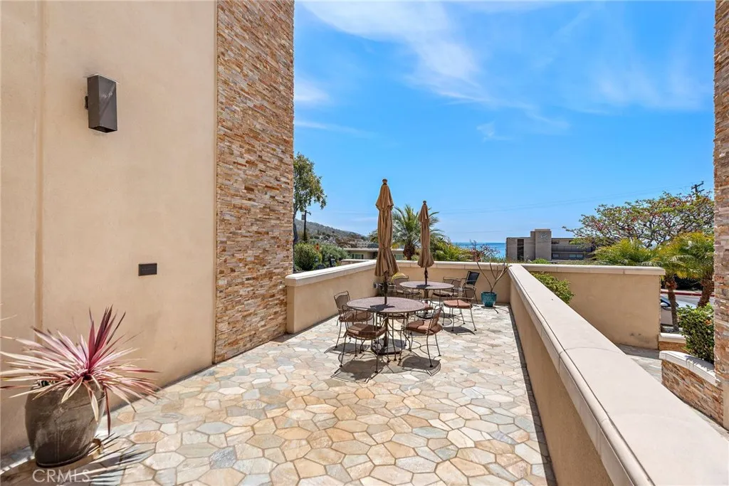 Laguna Beach, California 92651, United States, 2 Bedrooms Bedrooms, ,2 BathroomsBathrooms,Residential,Active,118449