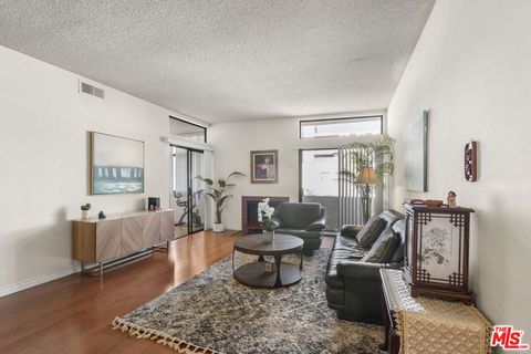 Photo of 729 S Hobart Boulevard #40, Los Angeles, CA 90005 (MLS # 26647723)