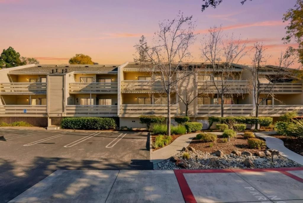 Photo of 576 W Parr Avenue #3, Los Gatos, CA 95032 (MLS # ML82028609)