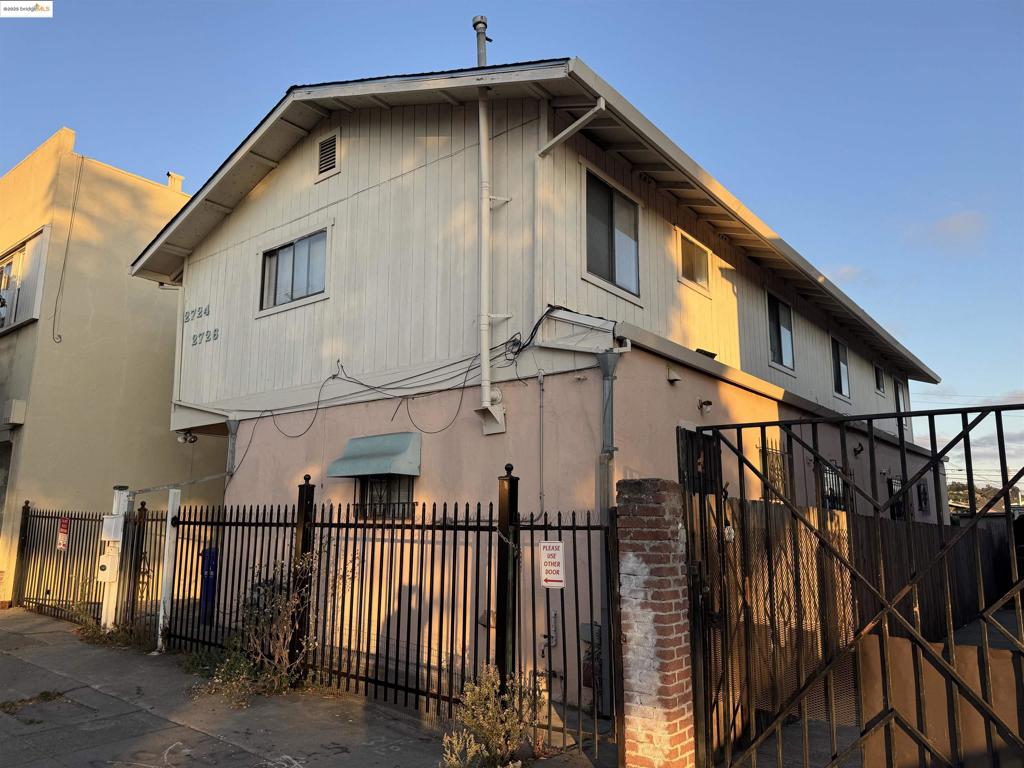 Income-producing duplex townhome; each side-by-side unit offers a spacious 3bd/2ba, two-level layout, providing residents with the comfort and privacy of a townhome while giving investors the reliability of multi-family income. Tenants benefit from gated entry to off-street parking and washer/dryer hookups in each townhome. Minimal landscaping maintenance required. Possible house hack for new owner to move in one, check with City regarding OMI requirements and/or investors take note of the significant rent growth potential.