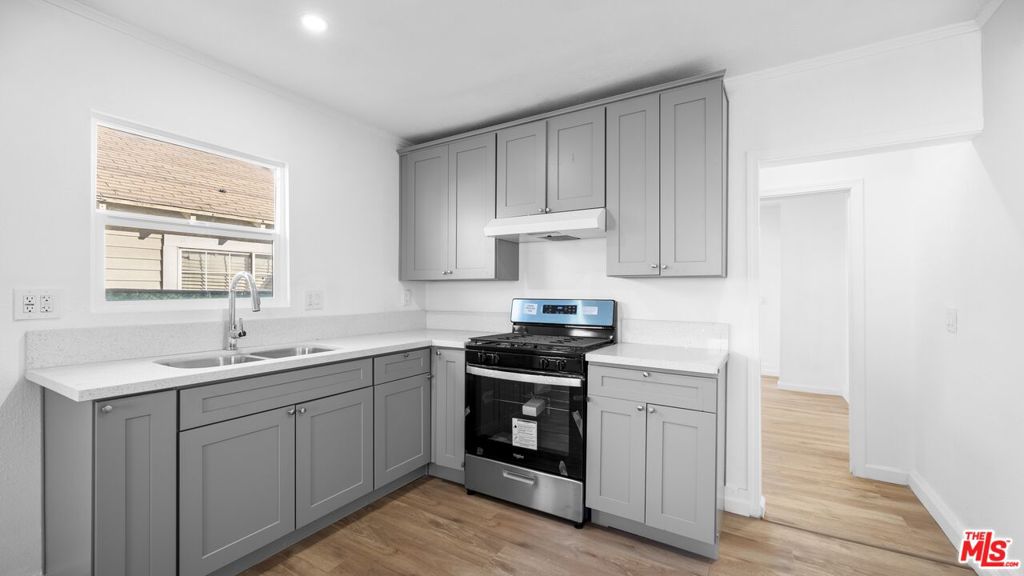 820 W 76th Street