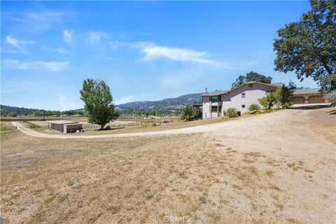 Photo of 29640 S Lower Valley RD, Tehachapi, CA 93561 (MLS # SR26217316)