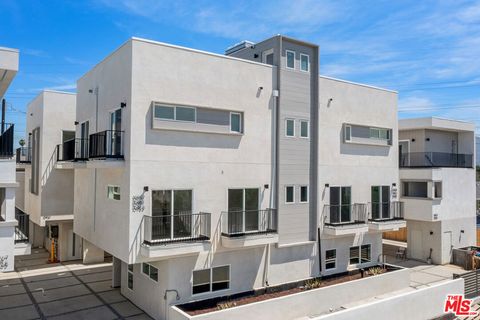 Photo of 10963 Calvert St, North Hollywood, CA 91606 (MLS # 25593019) Photo of 10963 Calvert St, North Hollywood, CA 91606 (MLS # 25593019)