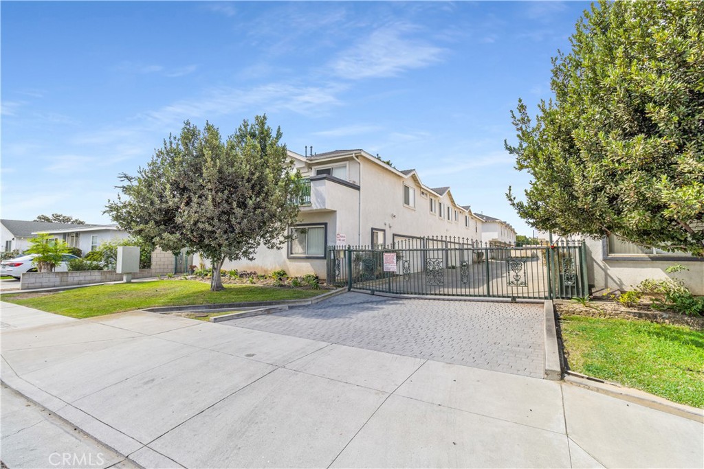 20601 20603 Seine Avenue