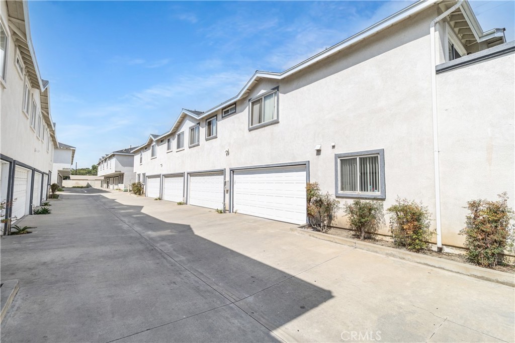 20601 20603 Seine Avenue