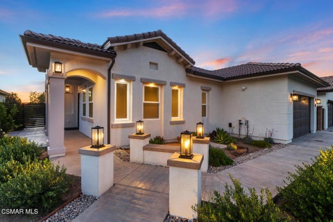 Photo of 327 Toyon Court Court, Thousand Oaks, CA 91362 (MLS # 226004530)