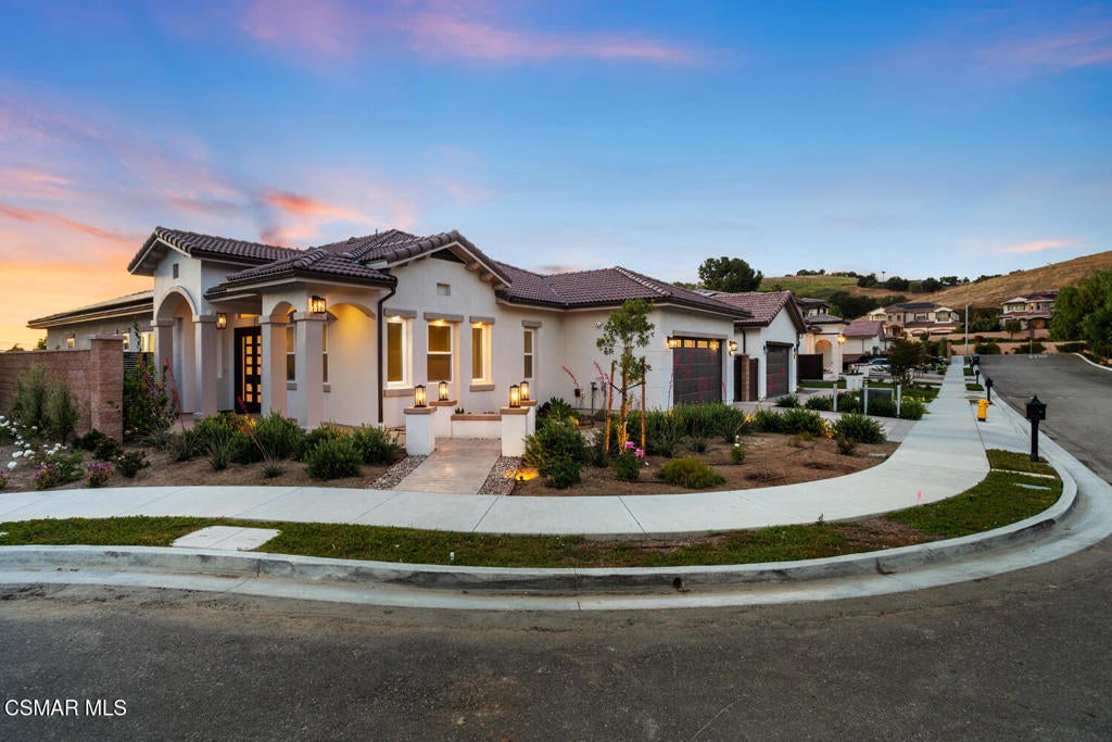 327 Toyon Court