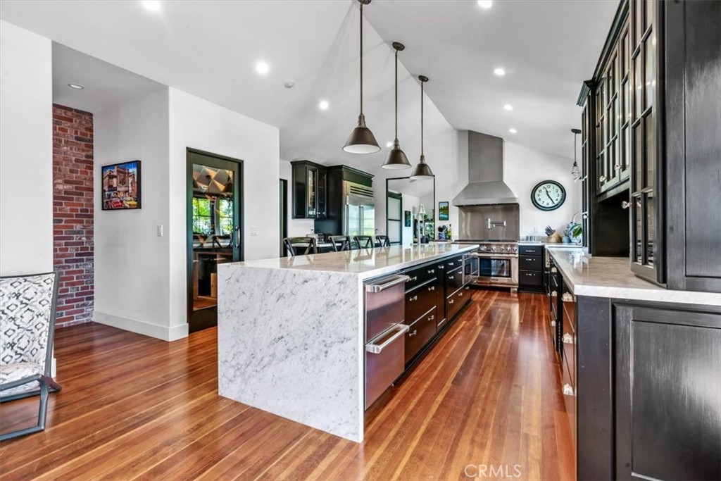 150 Los Robles Court