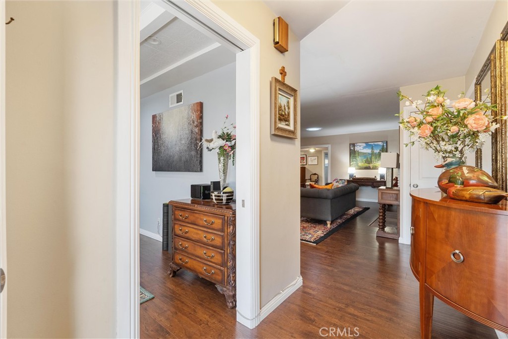 1048 E Marcellus