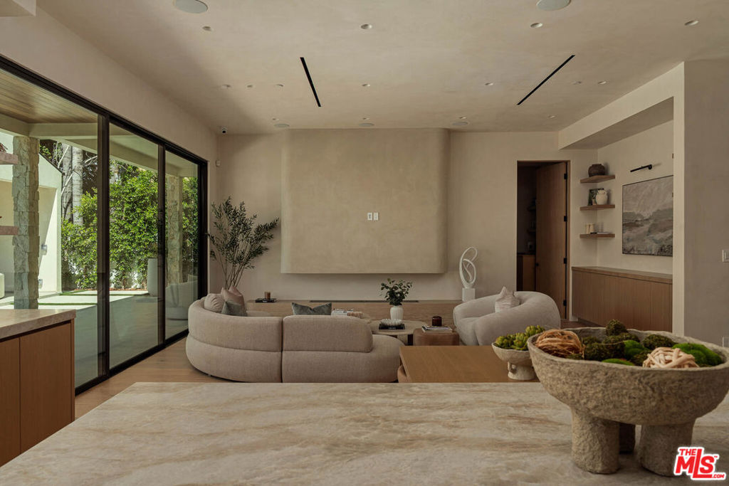 4447 Matilija Avenue