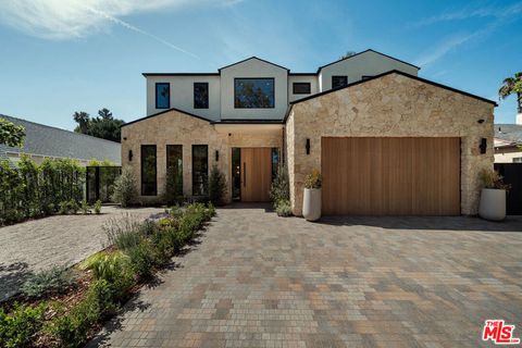 Photo of 4447 Matilija Avenue, Sherman Oaks, CA 91423 (MLS # 26671097)