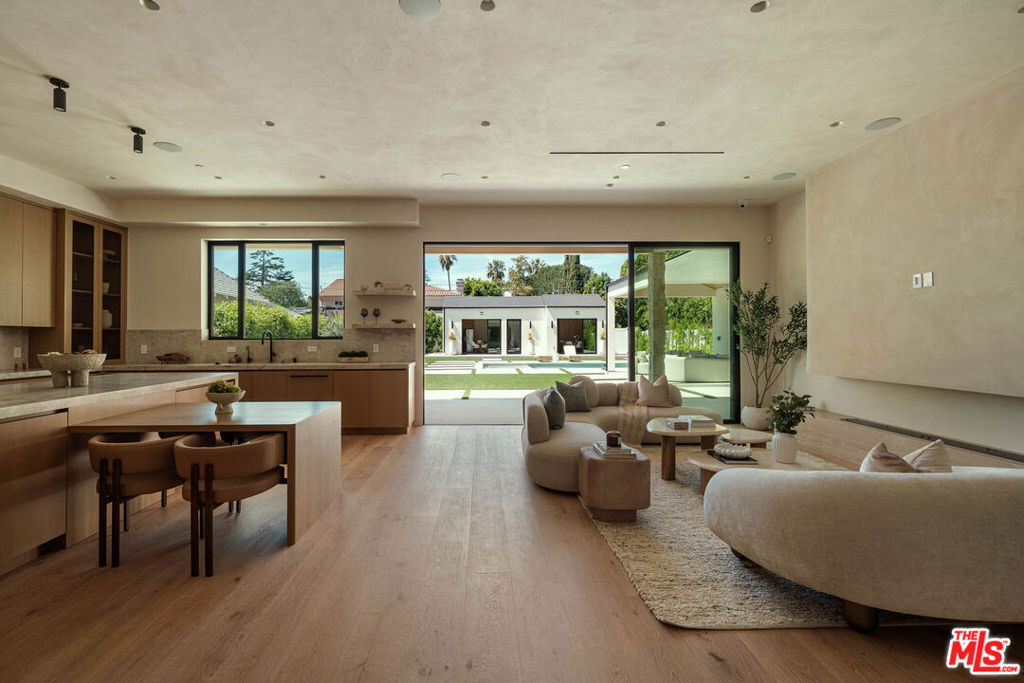 4447 Matilija Avenue