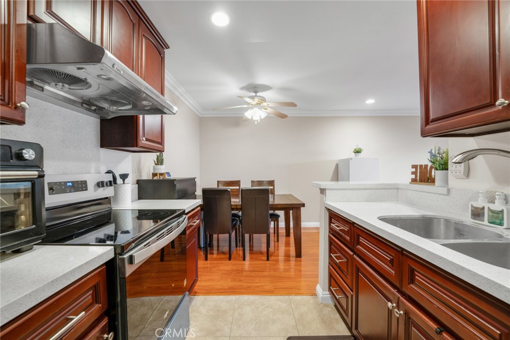 2300 S Hacienda Boulevard F5