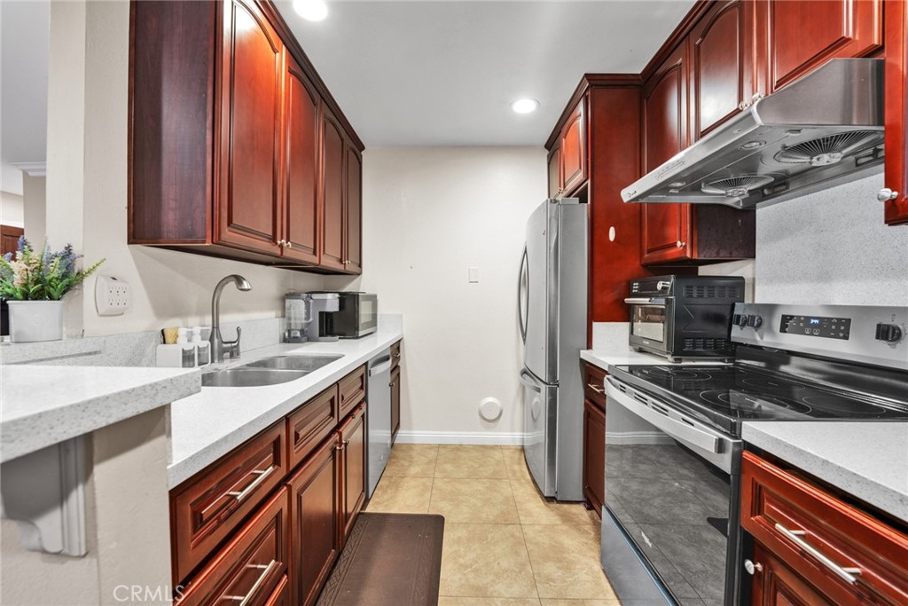 2300 S Hacienda Boulevard F5