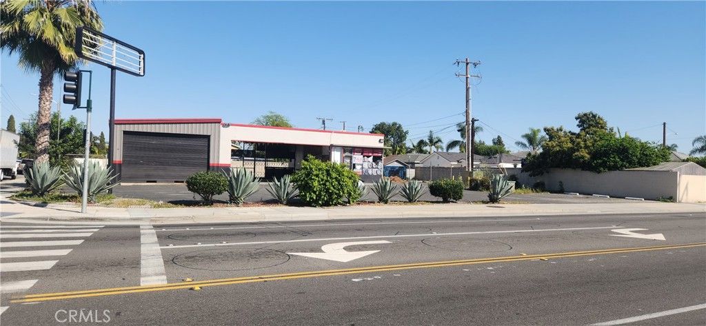 Photo of 424 N East, Anaheim, CA 92805 (MLS # DW26052493)