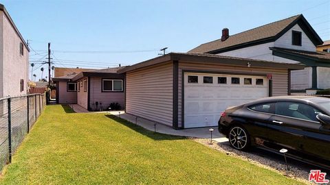 Photo of 936 W 78th Street, Los Angeles, CA 90044 (MLS # 22195691)