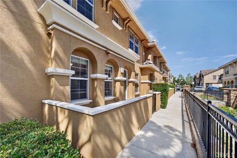 Photo of 1654 Heywood Unit E ST, Simi Valley, CA 93065 (MLS # SR26176880)