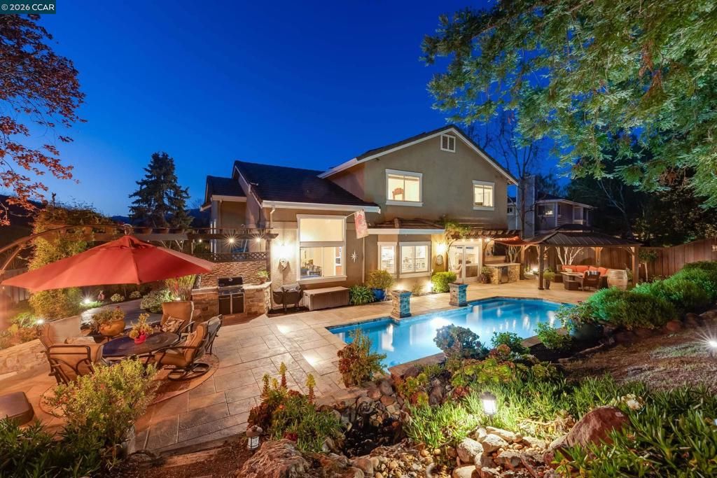 Photo of 25 Westbourne Court Ct, Danville, CA 94506 (MLS # 41127119)