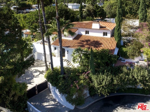 Photo of 8855 St Ives Drive, Los Angeles, CA 90069 (MLS # 26995067)