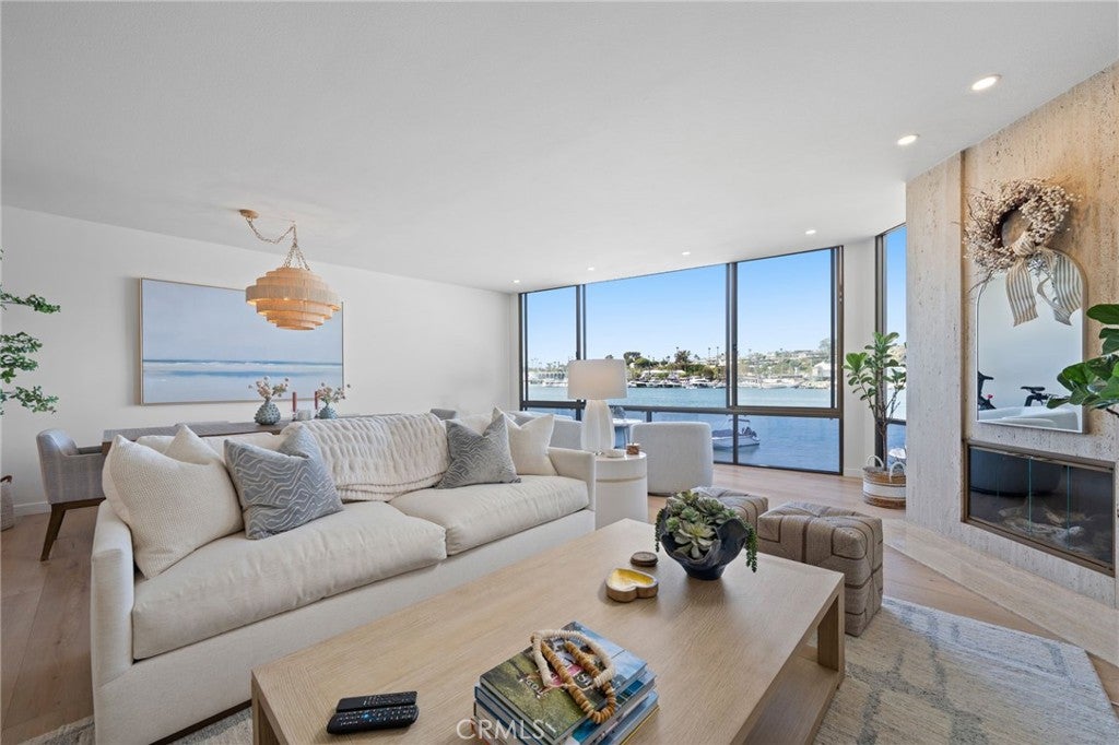 320 Via Lido Nord 3, Newport Beach CA 92663