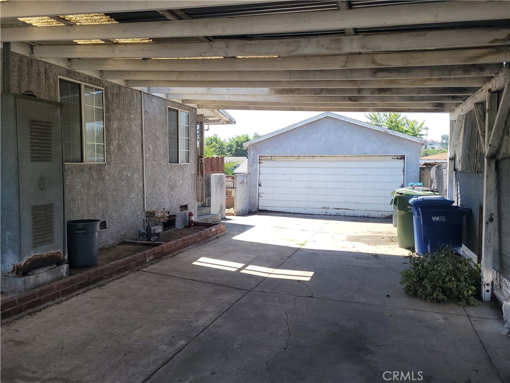 7512 Melrose