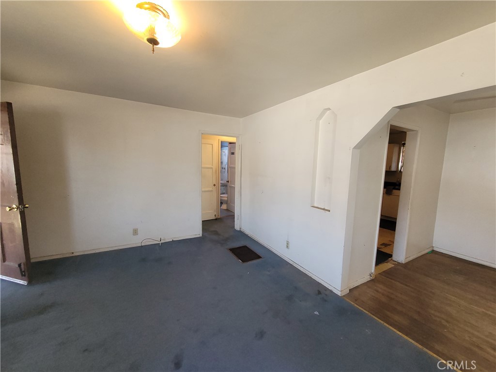 7512 Melrose