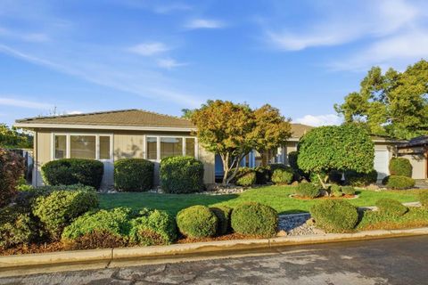 Photo of 2619 Lindentree Lane, Santa Clara, CA 95051 (MLS # ML82027942)