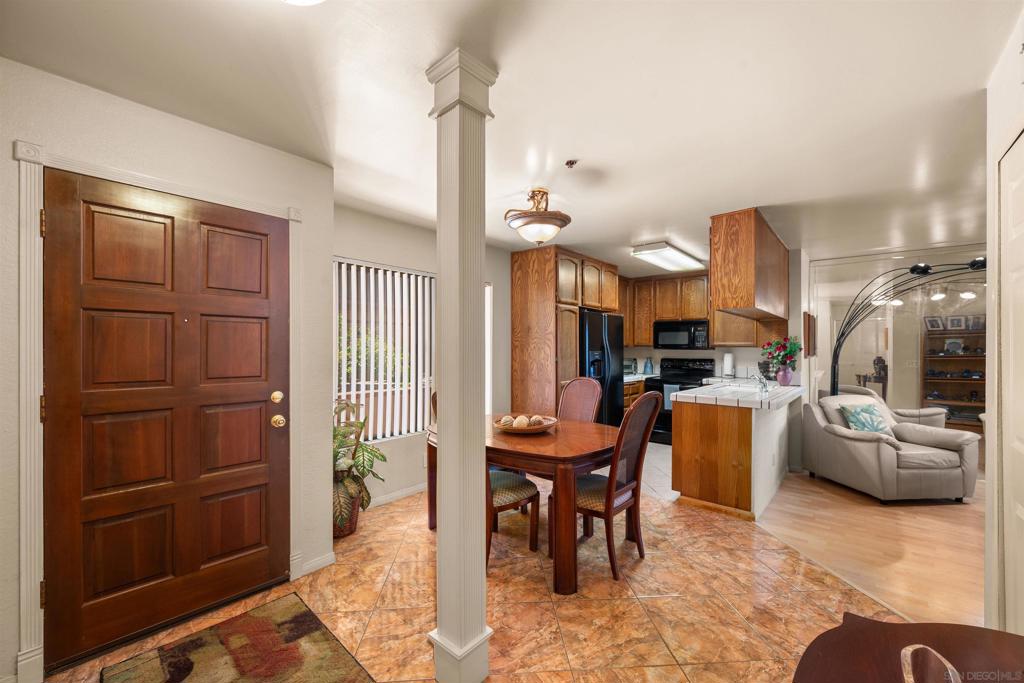 5649 Lake Park 102