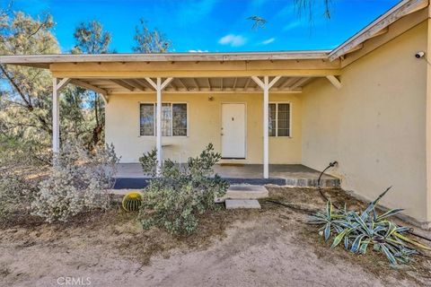 Photo of 61855 Valley View Cir, Joshua Tree, CA 92252 (MLS # JT25250333)