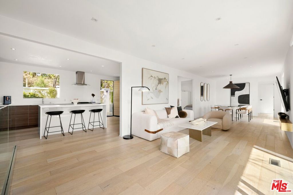 Photo of 8583 Skyline Drive, Los Angeles, CA 90046 (MLS # 25599467)